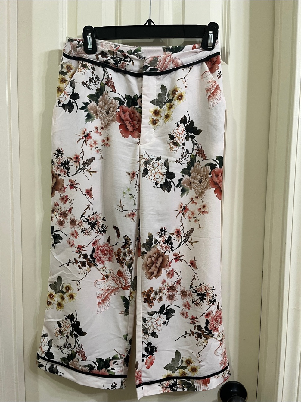 dRA LosAngeles cropped wide-leg pants featuring a Japanese crane and flower